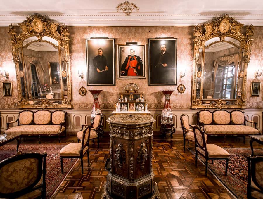 Private Tour Casa Aliaga,San Francisco Convent, Larco Museum - San Francisco, old books, and the catacombs below