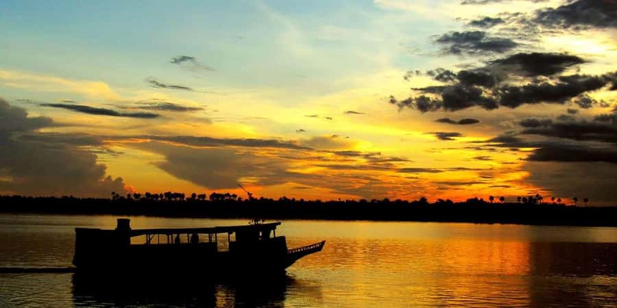 Puerto Maldonado: 3-hour sunset boat ride - Returning by 7:30 p.m.