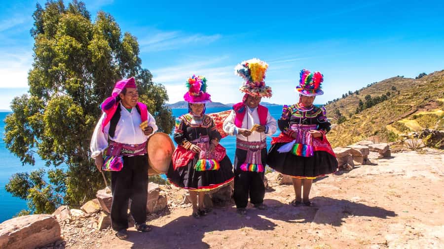 Puno: Lake Titicaca, Uros, and Taquile Full-Day Tour - Uros: islands made from reeds