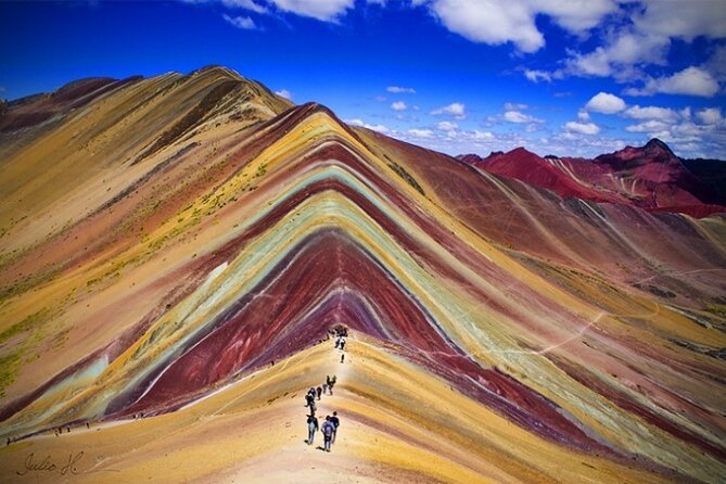 rainbow mountain full day - Starting the hike at Fulawasi