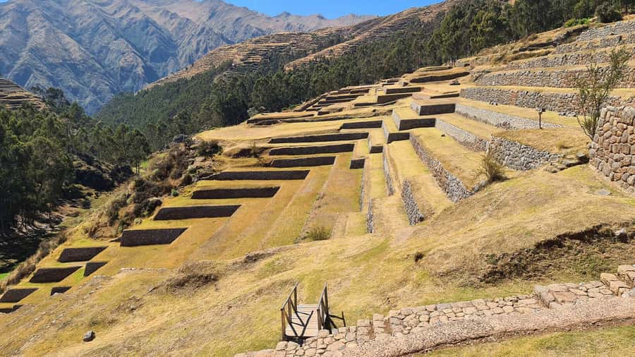 Sacred Valley: Chinchero, Moray, Ollantaytambo & Pisac+Lunch - Chinchero: weaving, stonework, and high altitude