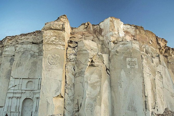 Sillar Route in Arequipa and viewpoint of the Volcanoes - The second quarry shows the rough side of sillar