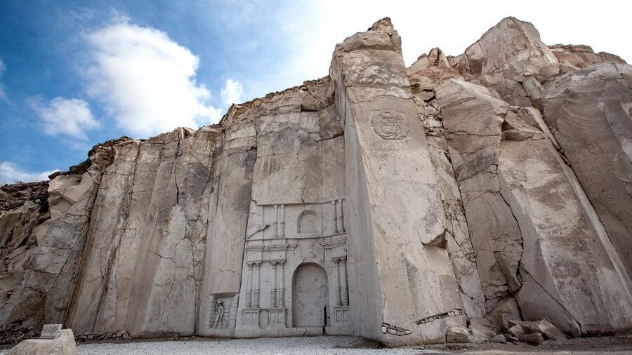 Sillar Stone Tour from Arequipa - Seeing the masons at work