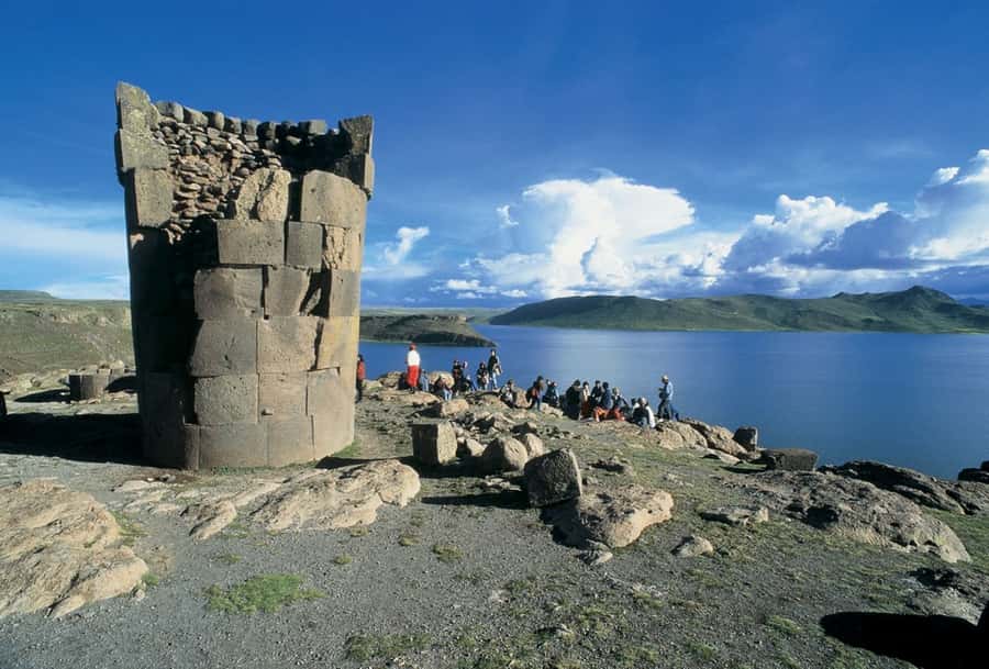 Sillustani: Chullpas de Sillustani Afternoon Half-Day Tour - Reaching the ceremonial center of Sillustani