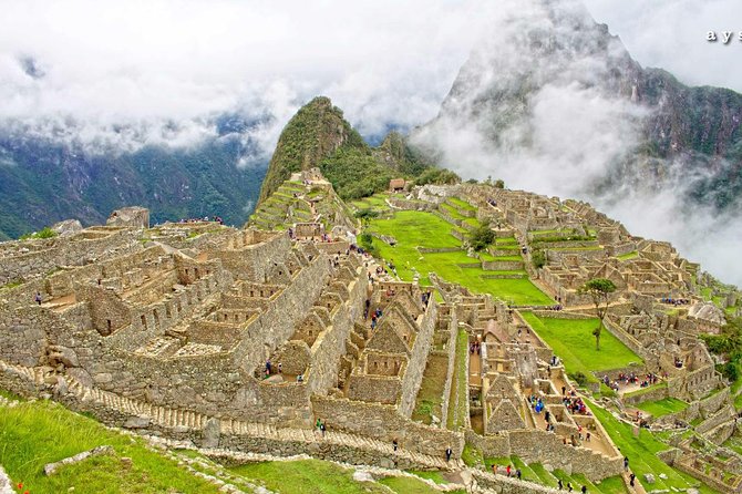 Small-Group Day Tour to Machu Picchu - Reaching the citadel by bus