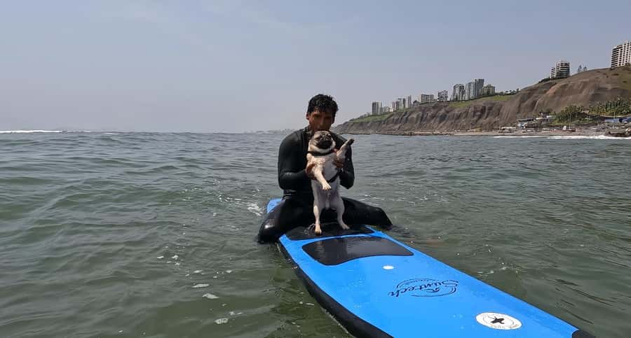 Surfing experience in Lima - Starting at Miraflores beach