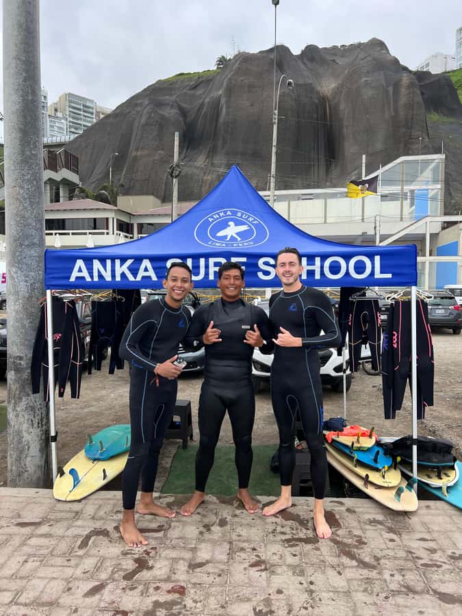 Surfing experience in Lima - The first lesson: board, body, and basic technique