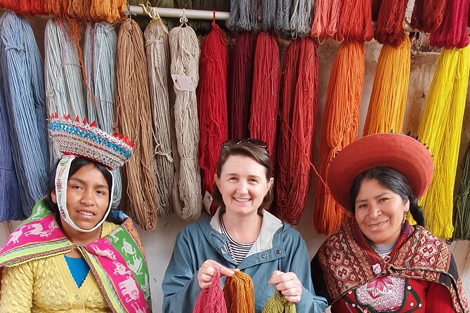 The Textile Workshop Experience in Cusco Region - Meeting llamas and alpacas among the mountains