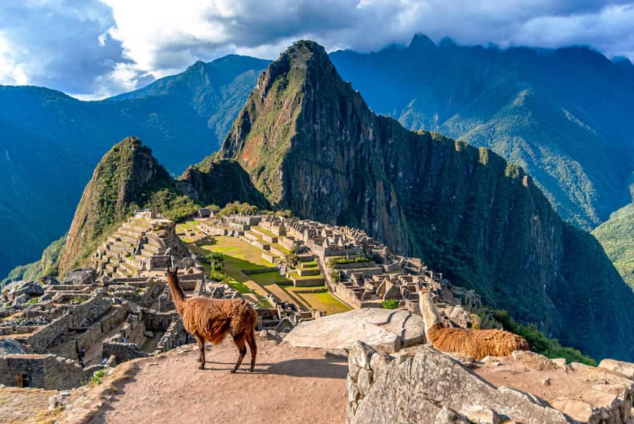 Tour Machu Picchu + Mountain of Huayna Picchu 2 days - The train from Cusco Region to Aguas Calientes