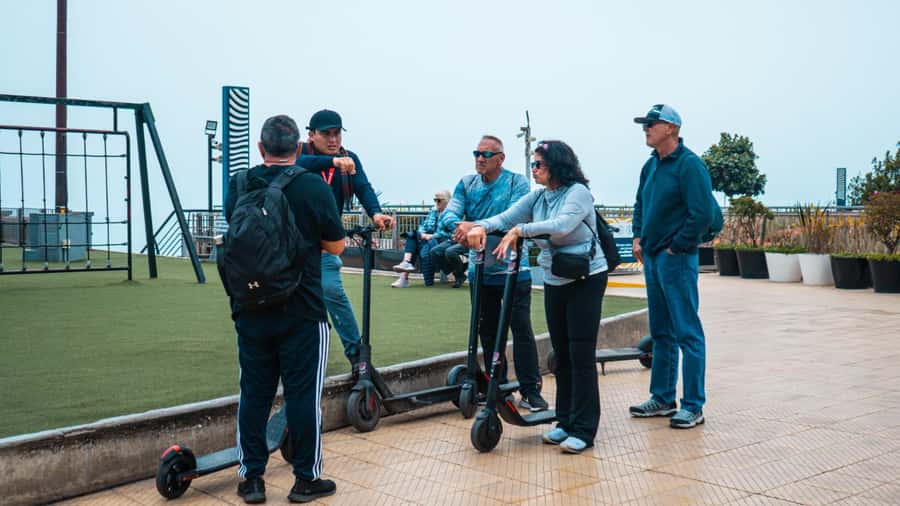 Tour Panorámico en Miraflores en Scooter Eléctrico - Kennedy Park and the city side of Miraflores