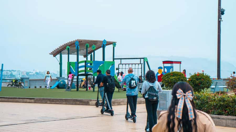 Tour Panorámico en Miraflores en Scooter Eléctrico - Mosaics, street art, and the fun of moving through Miraflores