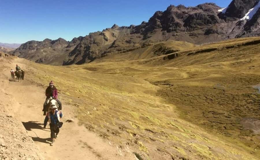 Tour Rainbow Mountain - Returning to Cusipata for lunch