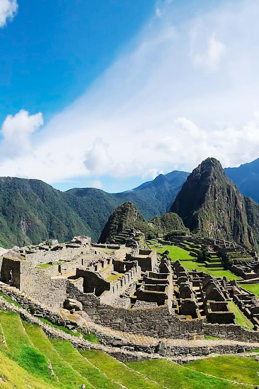 TOUR TO MACHU PICCHU FULL DAY BY TRAIN – The Best Adventure - Meeting the guide in Aguas Calientes