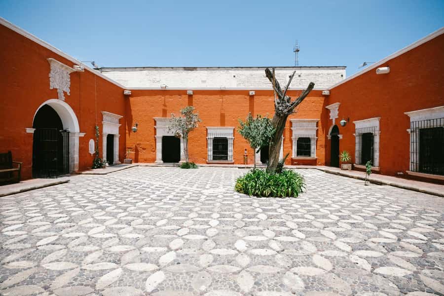 Walking tour in the Historic Center of Arequipa - Reading Arequipa through the Plaza de Armas