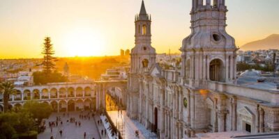 Walking tour through the Historic Center of Arequipa
