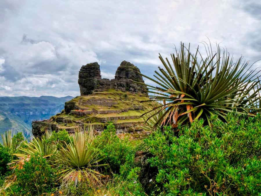 "Waqra Pucara, The Majestic Fortress Revealing Secrets of the Andes". - Waqra Pukara, a fortress above the ordinary Cusco route